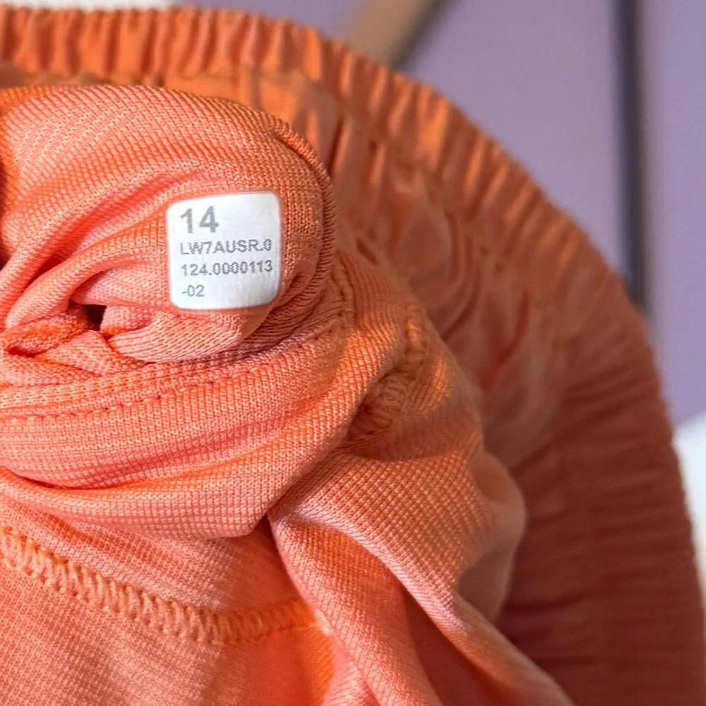 Lululemon Hotty Hot Low-Rise‎ Lined Short 2.5